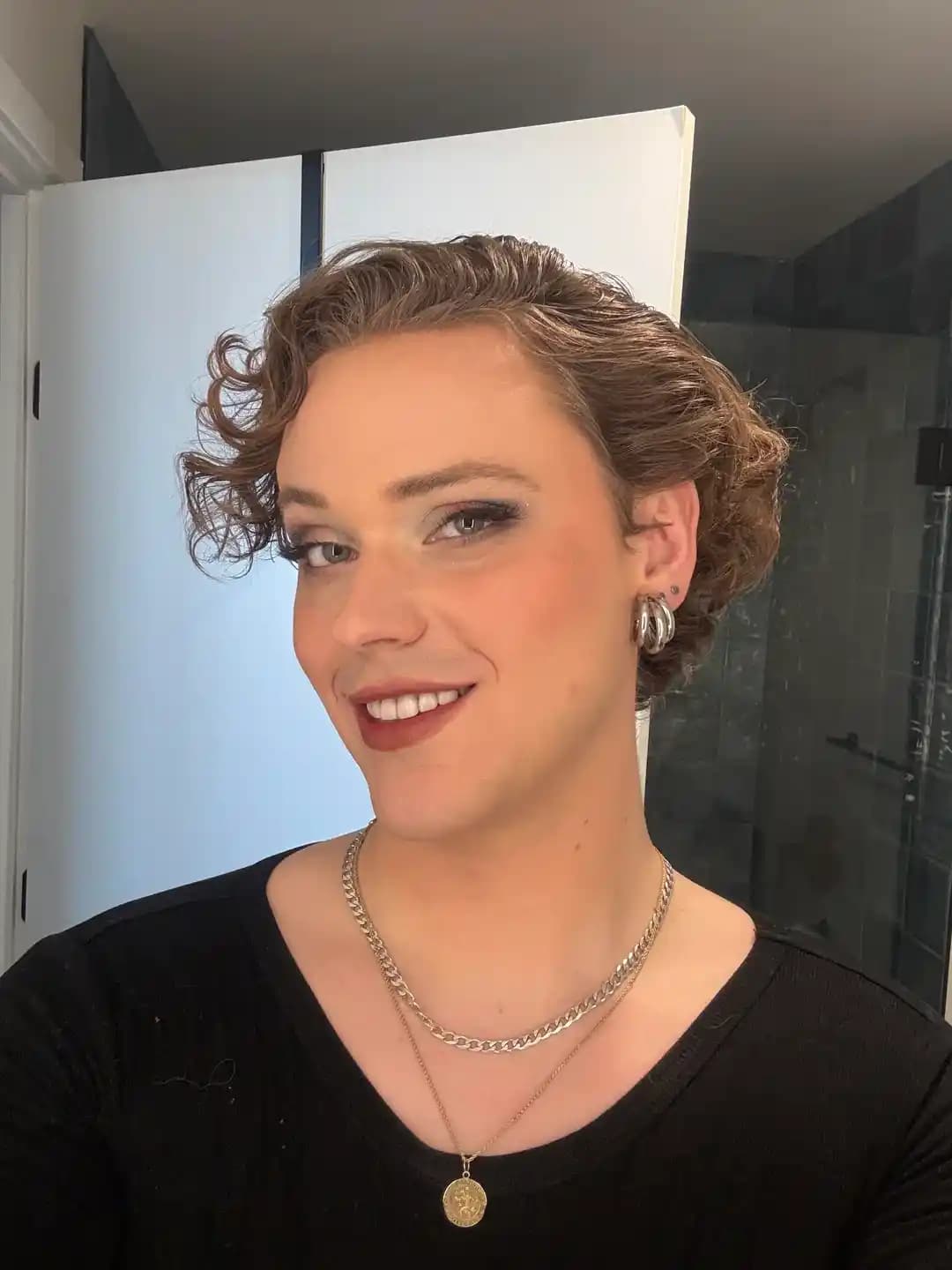 Cuma 13'ü Temalı Makyajda Ürün Seçimi ve Tekniklerle Kusursuz Görünüm Sağlama