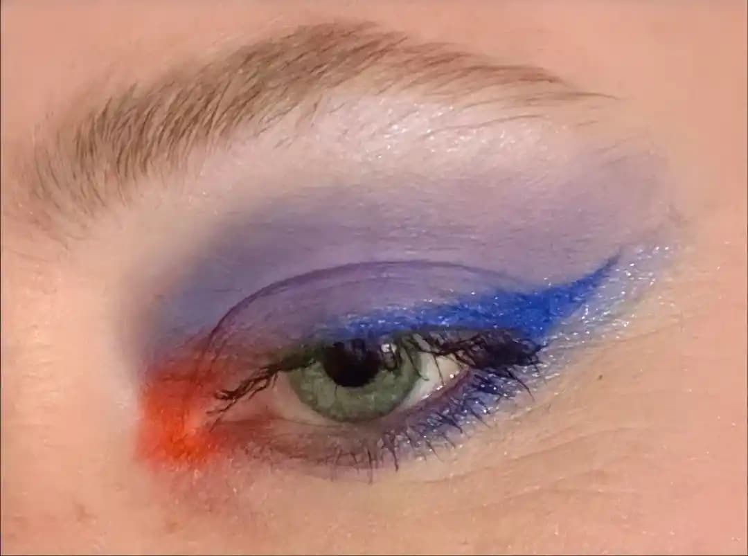 Juvia’s Place Culture 2 ve Renkli Göz Farı Trendlerinde Yenilikçi Makyaj Yaklaşımları