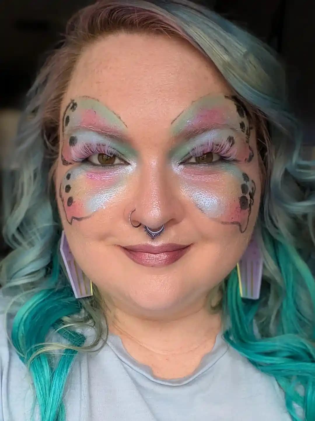 Mother of Pearl Kelebeği Esinli Makyaj: Renkler, Ürünler ve Uygulama Teknikleri