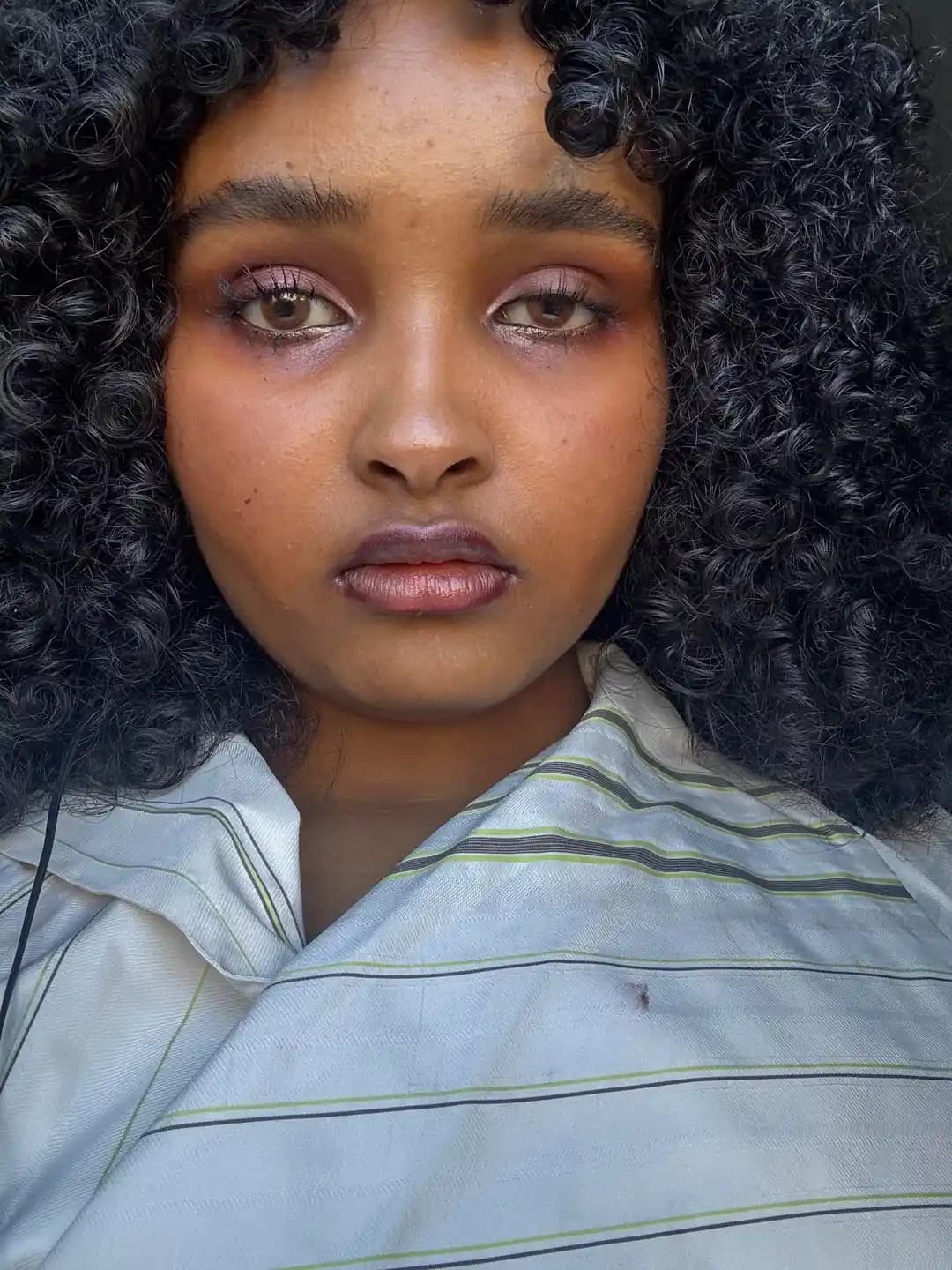 Oliv Tenliler İçin Makyajda Ten Rengi Uyumu ve Doğru Ürün Seçimi Rehberi