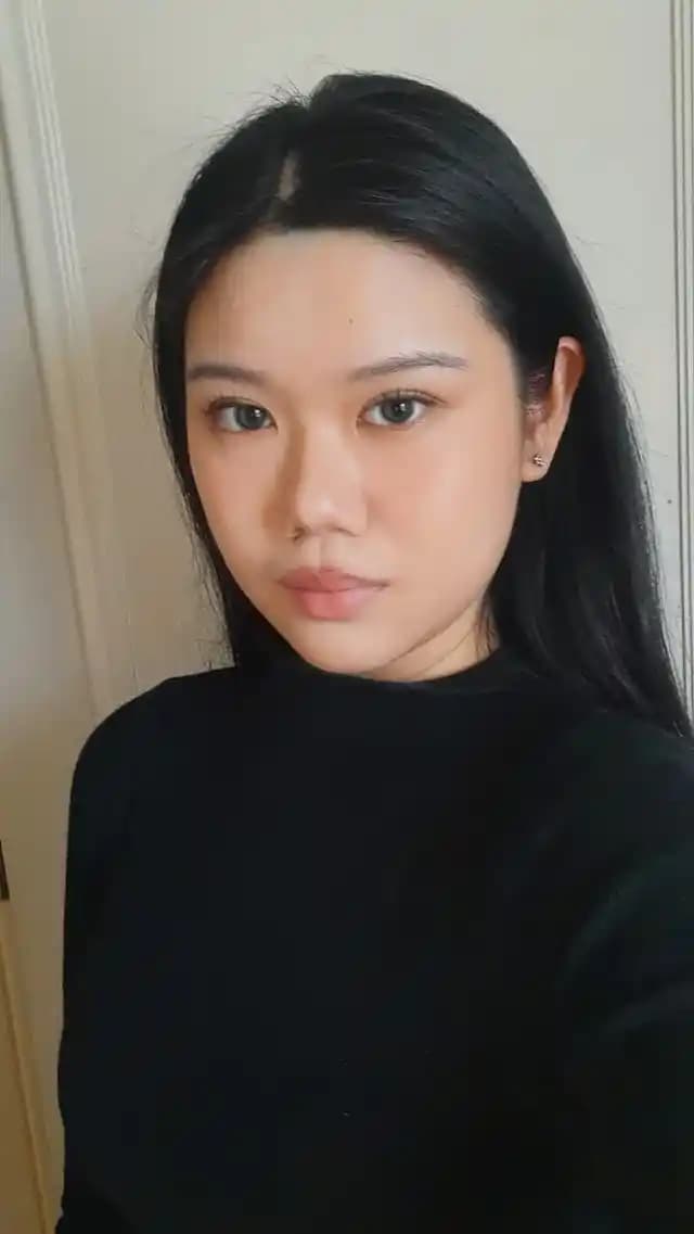 Renkli Kontakt Lens ve Makyaj Uyumu: Nina Park Tarzından İlham Alan Stil Detayları