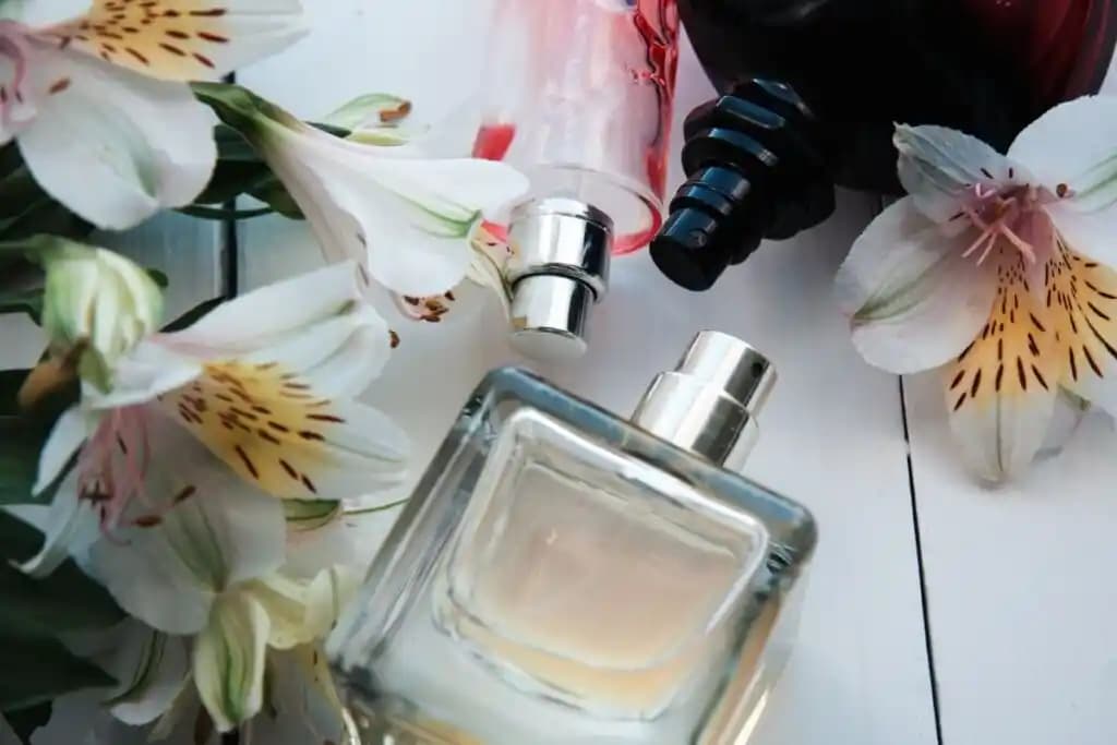 Karanlık, Ağır ve Gotik Çiçeksi Parfümler: Notalar, Markalar ve Kullanım Önerileri