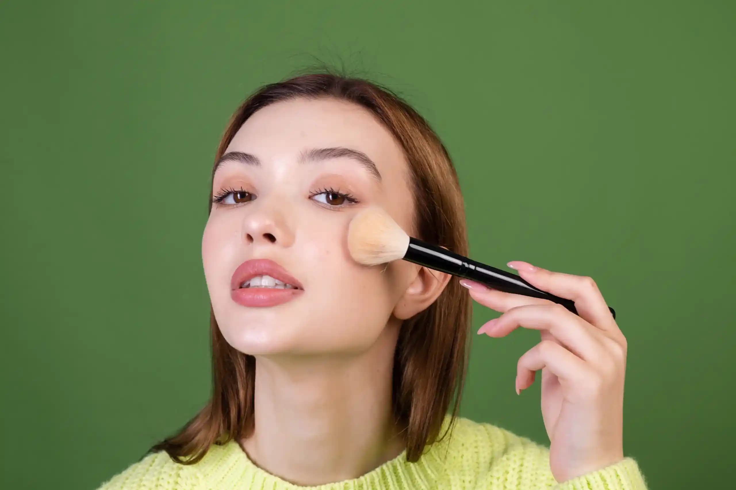 Minimalist Makyajda Clean Girl Görünümünü Doğal ve Temiz Şekilde Yaratma Yöntemleri