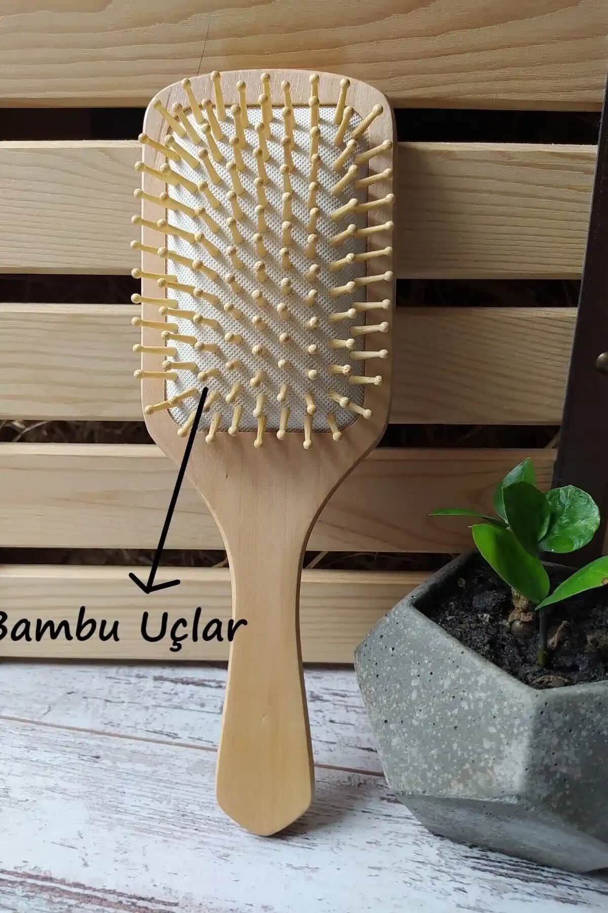 Duffa Bambu Uçlu Saç Fırçası Doğal ve Sağlıklı Saç Bakımı İçin Ideal Bir Aksesuar