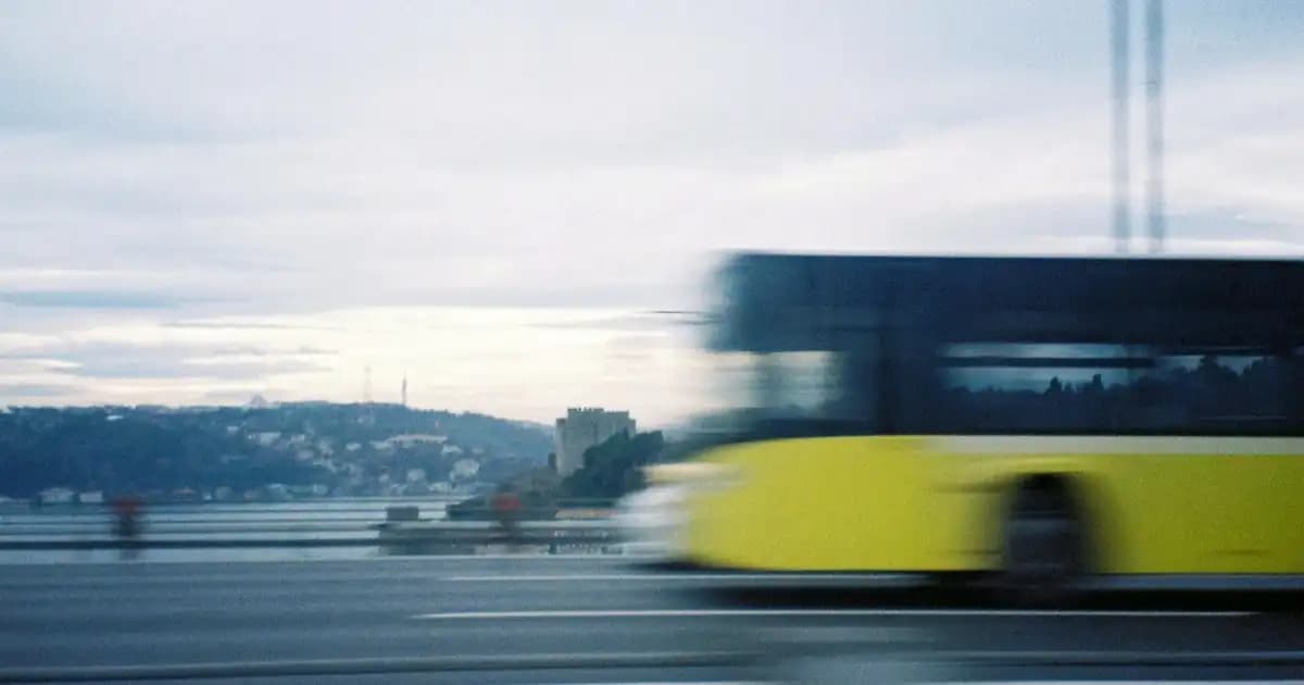 Altın Makyaj Modelleri ve Trendleri: Günlük ve Özel Günler İçin Parlak Güzellik Rehberi