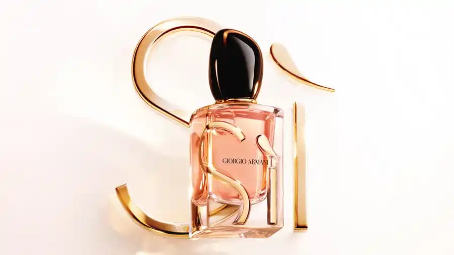 Armani Si Kadın Parfümü: Zarafet ve Kendine Güvenin Modern İfadesi