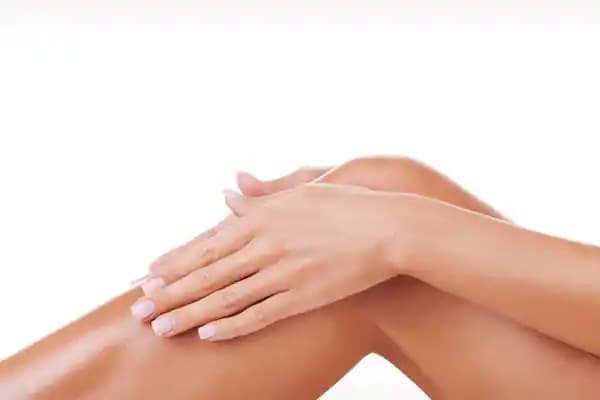 Bacak Çatlakları Nedenleri, Tedavi Yöntemleri ve Cilt Sağlığı İçin Öneriler