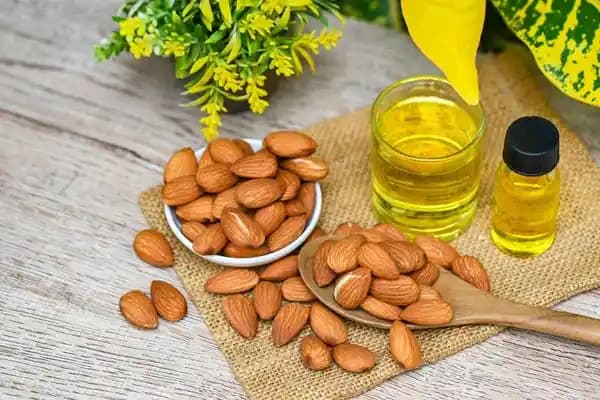 Badem Yağı ile Saç Bakımında Doğal ve Etkili Yöntemler ve Faydaları