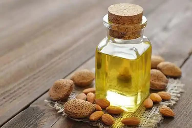 Badem Yağı Yüze Sürülür mü Doğal Cilt Bakımında Kullanım ve Faydaları