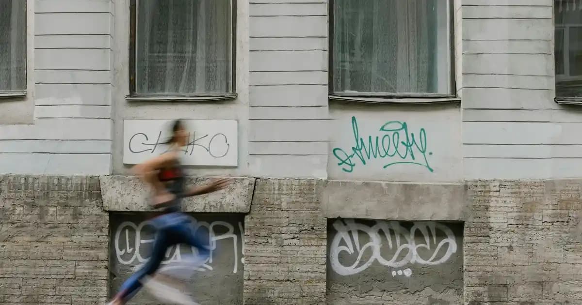 Biberiye Saç Spreyi: Saç Sağlığını Destekleyen Doğal ve Etkili Çözüm