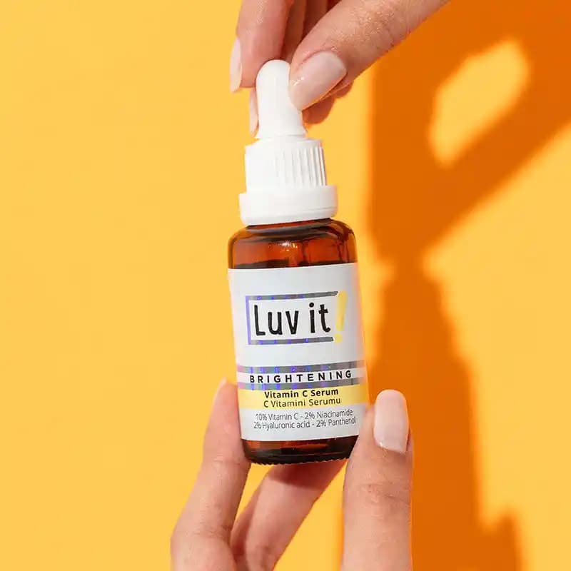 C Vitamini ile Güzellikte Parlayan Cilt: Kozmetikte C Vitamini'nin Gücü ve Faydaları