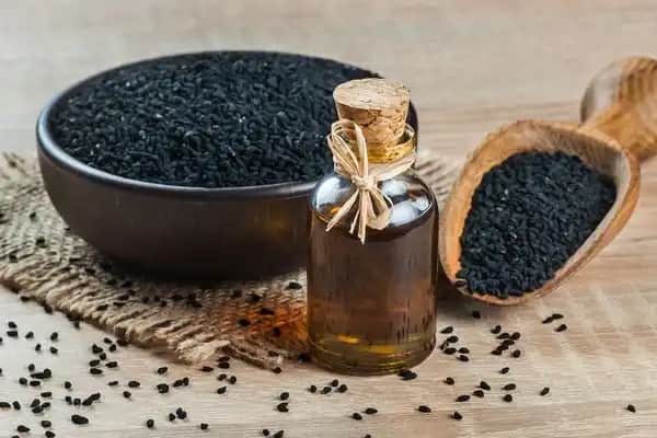 Çörek Otu Yağı ve Saç Sağlığı: Doğal Çözüm ve Faydaları Hakkında Bilgi