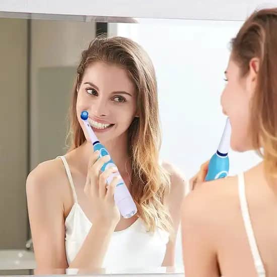 Dönen Diş Fırçası Teknolojisi ve Kullanım İpuçlarıyla Daha Sağlıklı Gülüşler