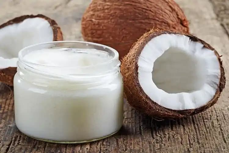 Dövme Bakımında Hindistan Cevizi Yağı Kullanımı: Doğal ve Güvenli Yöntemler