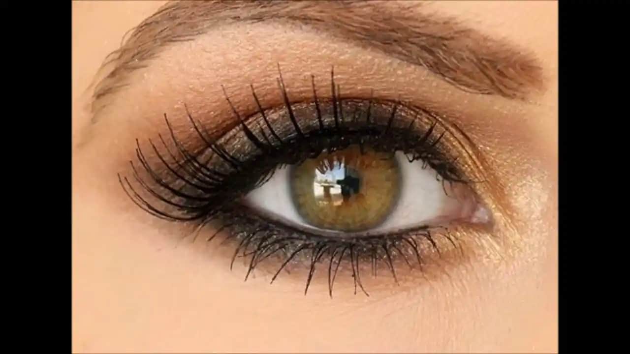 Ela Gözler İçin Dumanlı Makyaj Rehberi: Uygulama ve Trendler