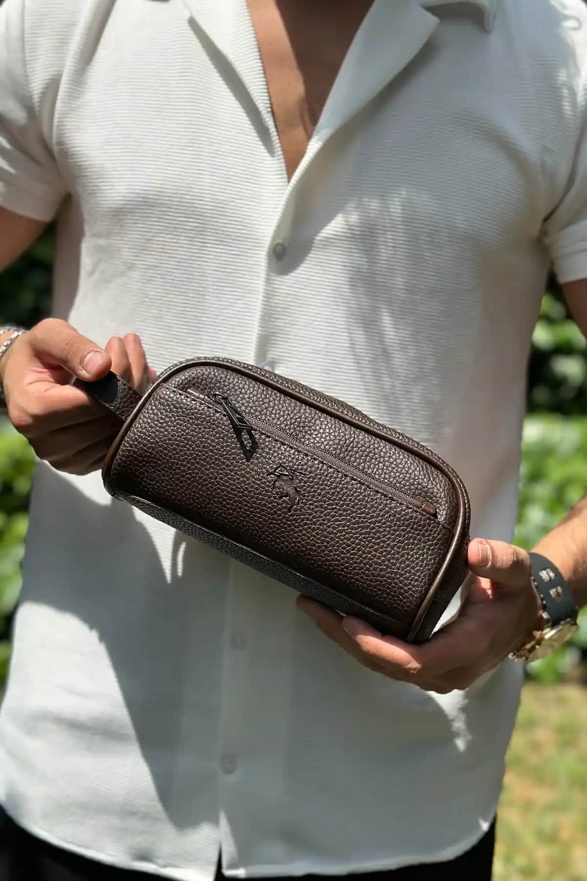 Erkek Tıraş Çantası Seçimi ve Bakım İpuçlarıyla Tarzınızı Yansıtın