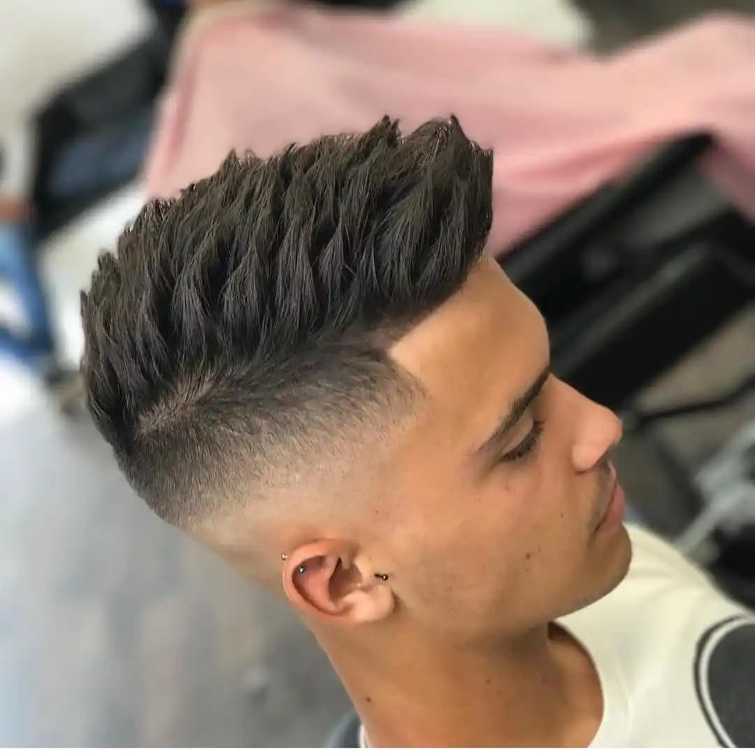 Esmer Erkekler İçin En Uygun ve Trend Saç Modelleri ve Bakım İpuçları