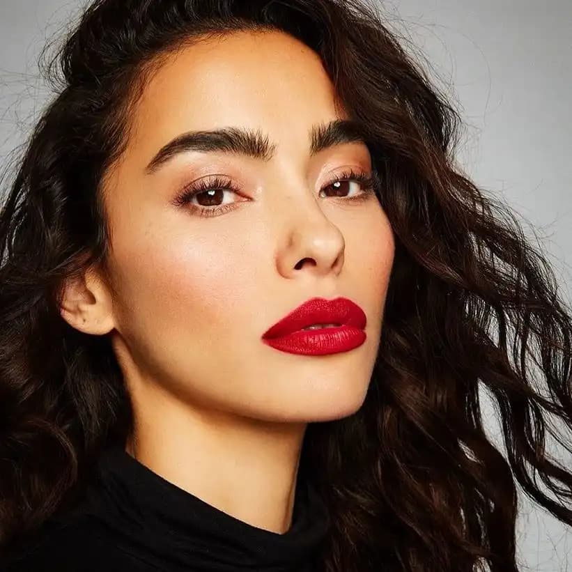 Esmer Tenler İçin Makyaj Rehberi Doğru Renkler ve Tekniklerle Güzelliğinizi Vurgulayın