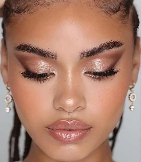 Esmer Tenler İçin Makyaj Rehberi: Renk Seçenekleri ve Uygulama İpuçları