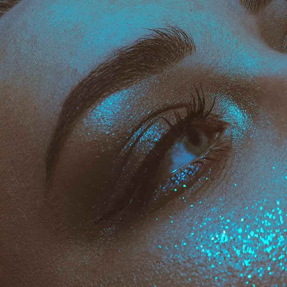 Euphoria Dizisindeki Makyajın Gücü ve Kendini İfade Etme Yöntemleri