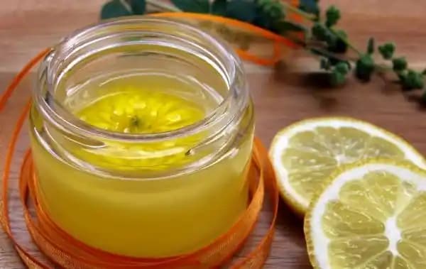 Evde Doğal Tırnak Bakım Yağı Tarifi ve Uygulama Önerileri