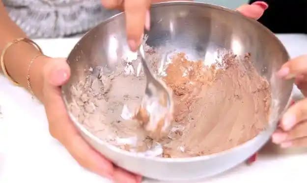 Evde Doğal ve Ekonomik Fondöten Yapımı Rehberi