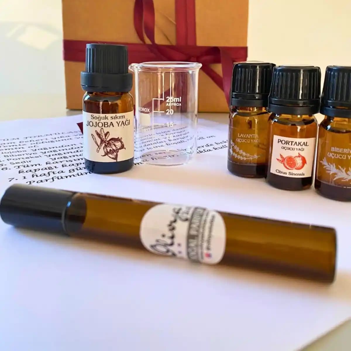 Evde Parfüm Yapma Setleri ile Kendi Kokunuzu Yaratmanın Pratik Yolları ve Fırsatları