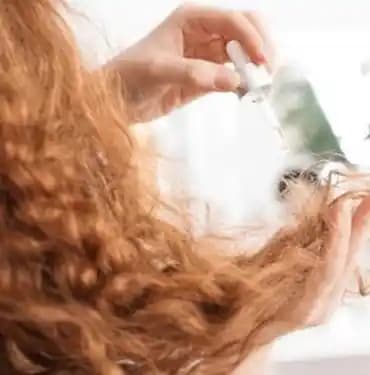 Evde Uygulanabilir Saç Parlatma Yöntemleri ve Doğal Bakım İpuçları