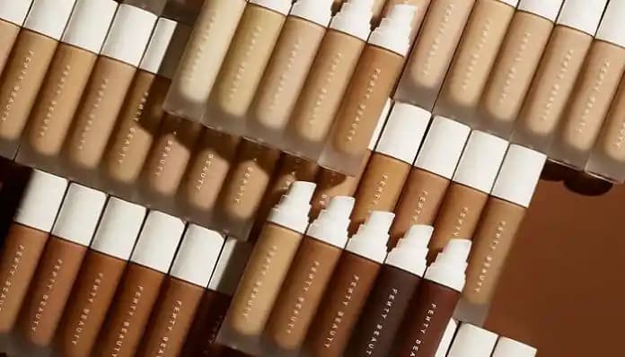Fenty Beauty Fondöten: Geniş Renk Yelpazesi ve Doğal Görünüm Sağlayan Ürünler