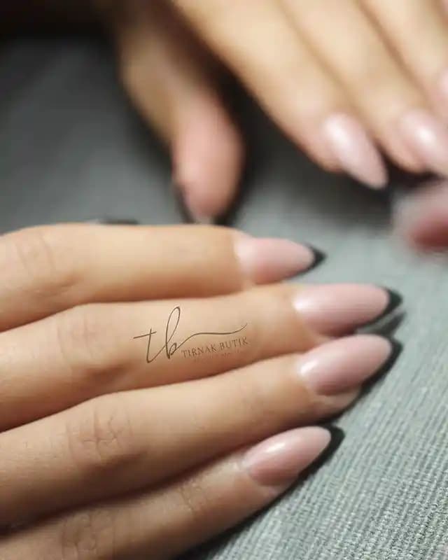 Fransız Protez Tırnak Modelleri: Tarihçe, Çeşitler ve Bakım İpuçları