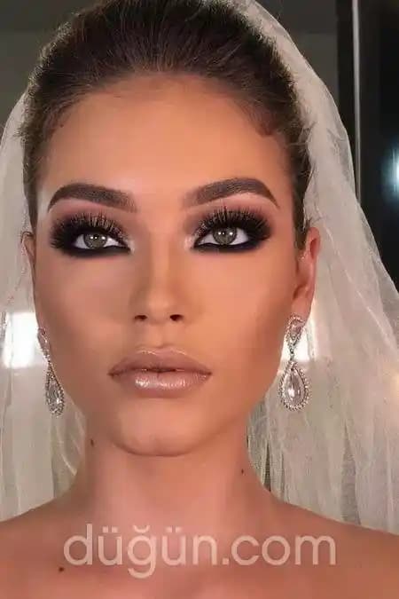 Gelin Göz Makyajı Rehberi 2024: Trendler, Teknikler ve Uygulama İpuçları