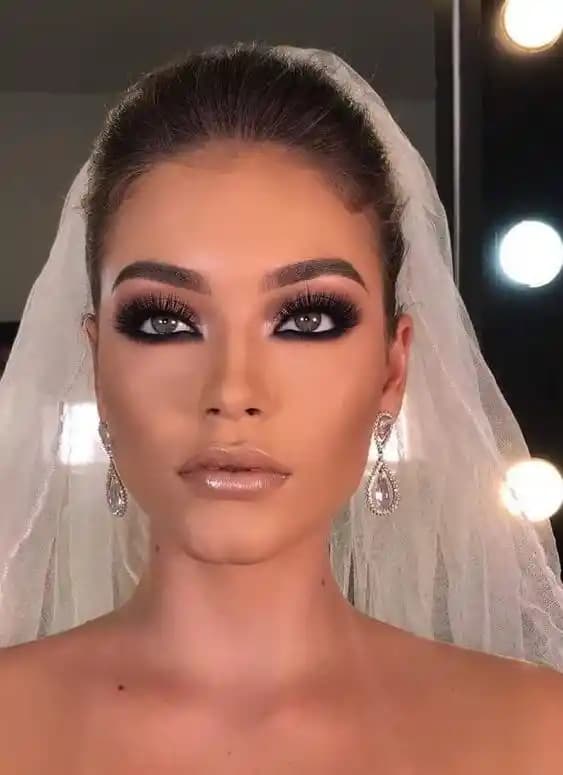 Gelinlik ve Düğün Makyajı İçin Temel Prensipler ve Trendler Hakkında Kapsamlı Rehber