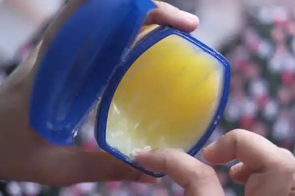 Gögüs Ucu Deri Soyulması Nedenleri Belirtileri ve Etkili Çözüm Yolları