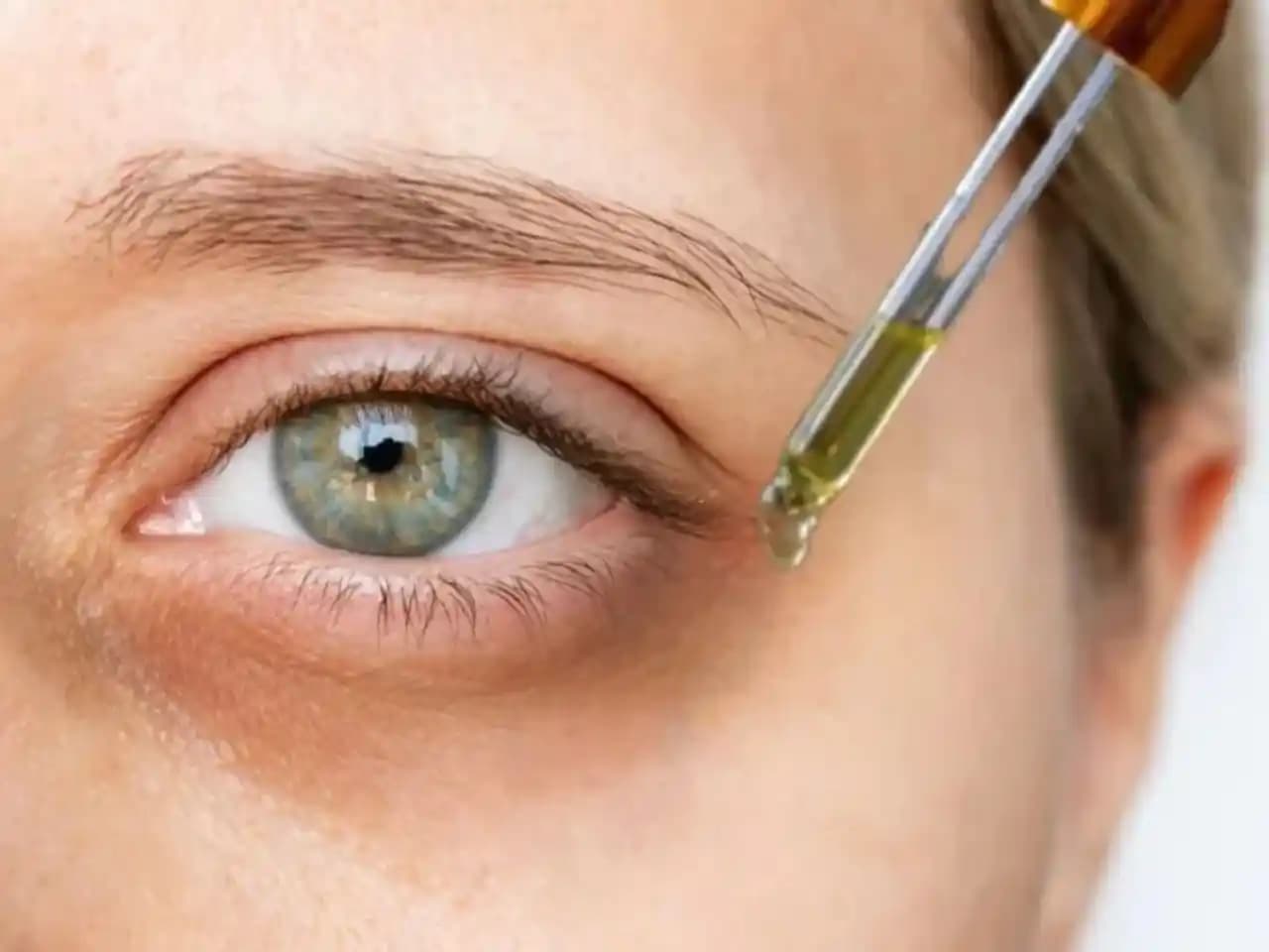 Göz Altı Bakımında Doğal Yağlar: Etkili ve Güvenli Bir Rehber