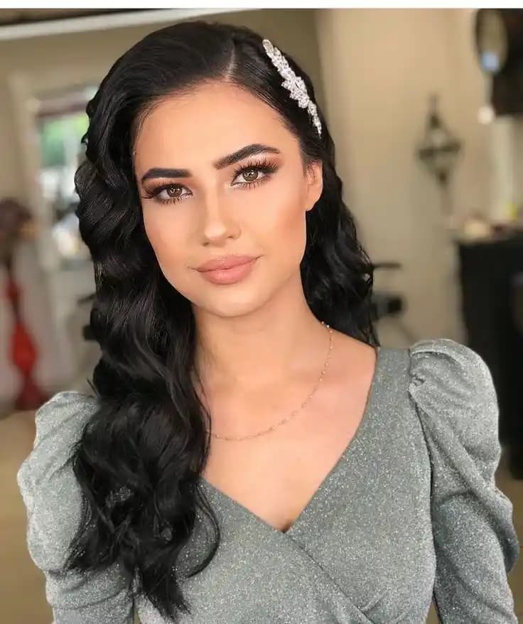 Hafif Nişan Makyajı: Doğal ve Şık Görünüm İçin Pratik İpuçları ve Teknikler