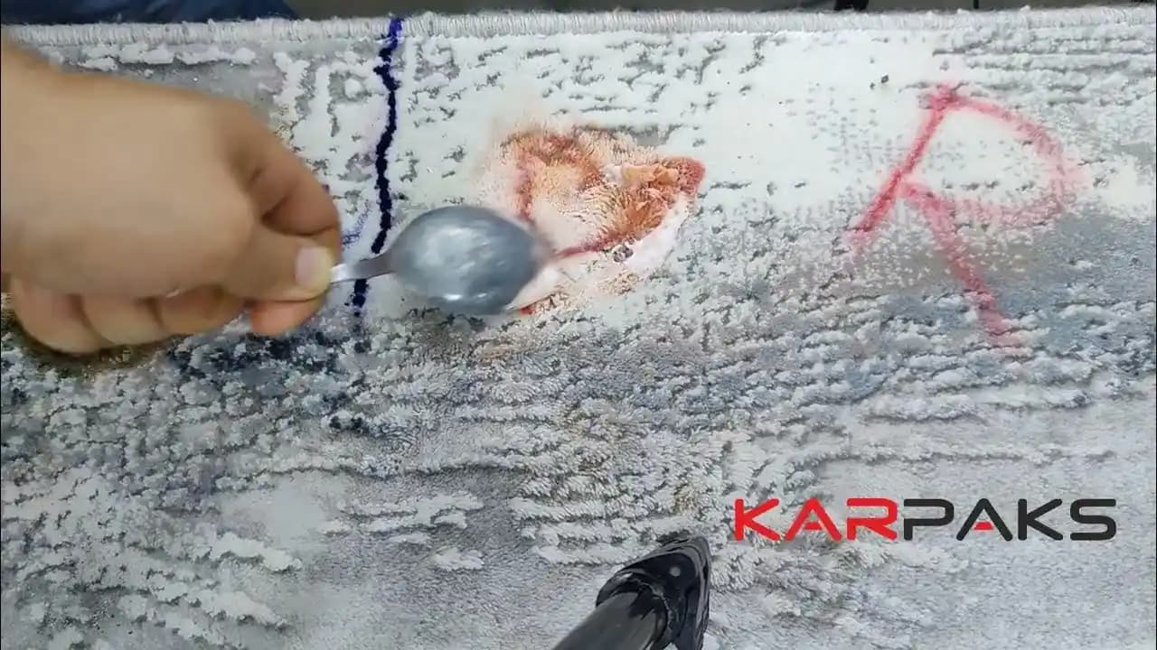 Halıdan Ruj Lekesi Nasıl Çıkarılır? Etkili ve Pratik Temizlik Yöntemleri