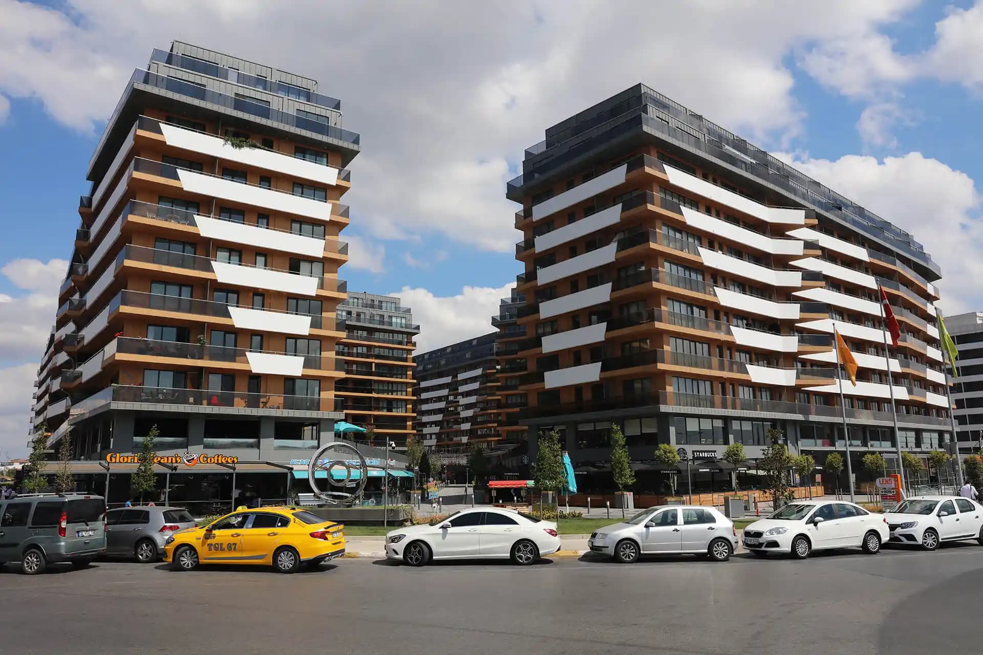 İstanbul'un Güzellik ve Kozmetik Dünyası: Şehirde Parlayan Bir İnci