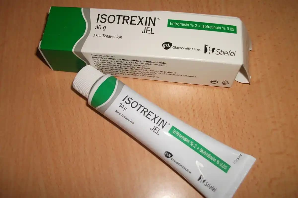 İzotretinoin İçeren Kremler: Cilt Sağlığı ve Estetiğinde Yeni Bir Çözüm