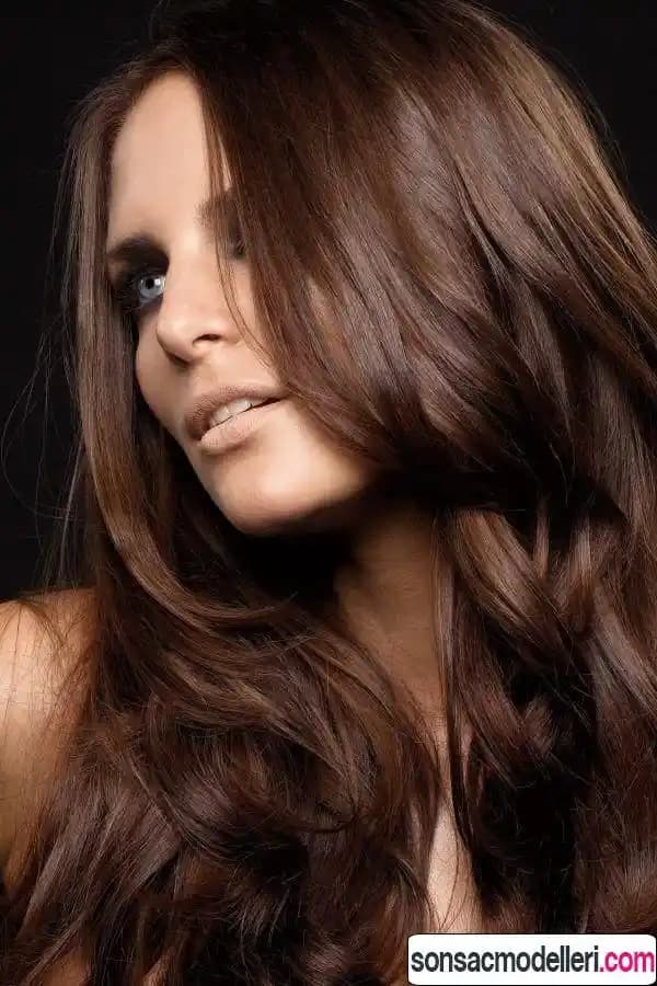 Kahverengi Saç Renkleri ve Tonları: Doğallık ve Zarafetin En Güzel Yansıması