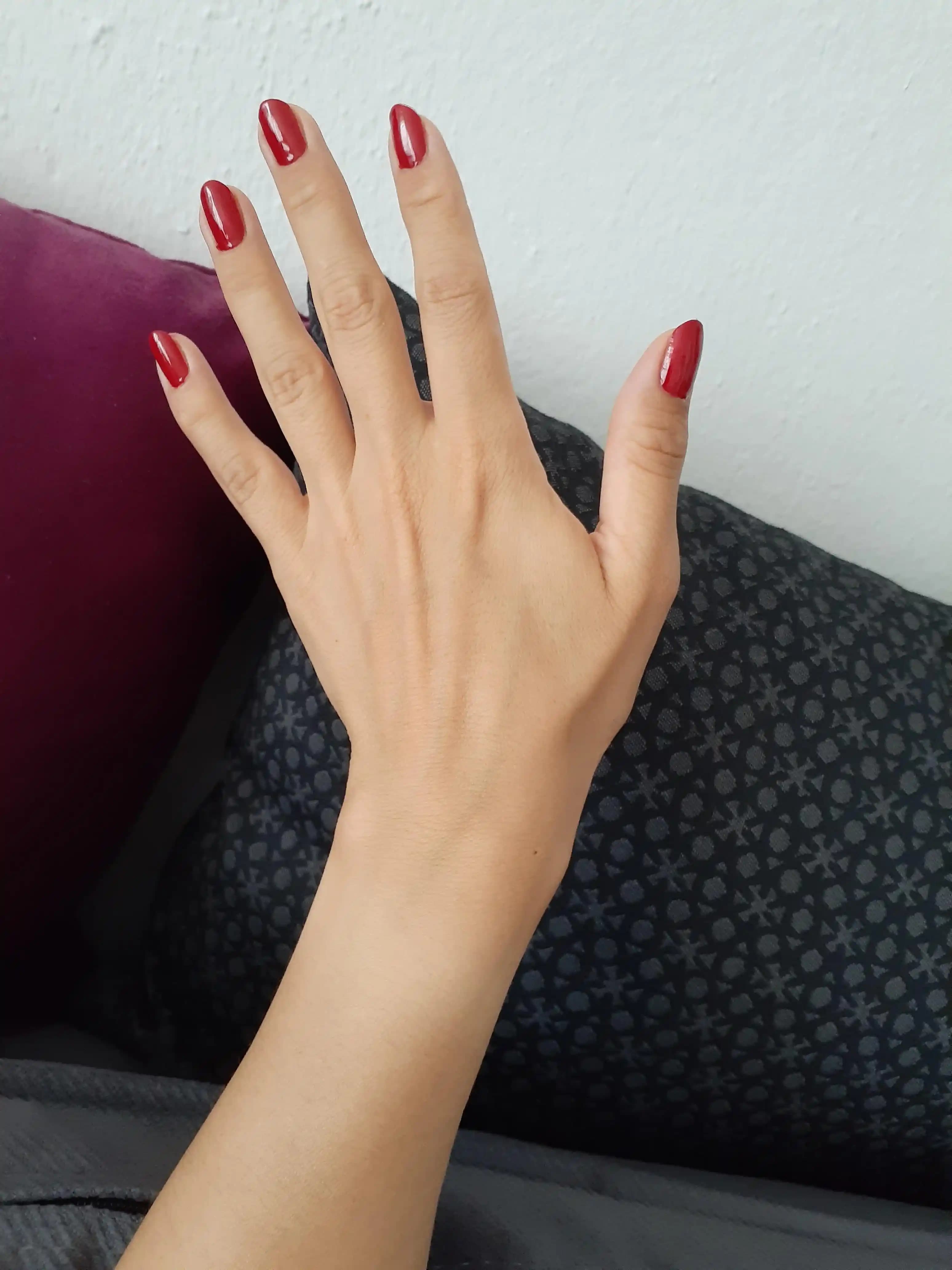 Kırmızı Oje ve El Bakımının Tarihçesi, Trendleri ve Kendini İfade Etme Yöntemleri