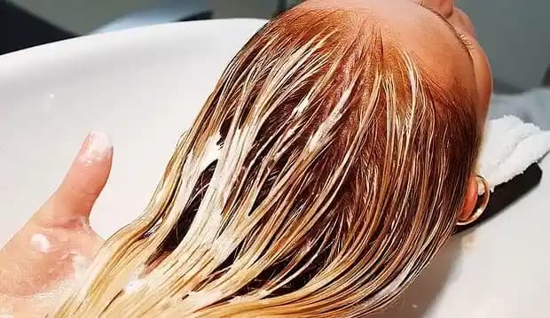 Koyu Renk Saçları Güvenli ve Etkili Şekilde Açmak İçin Detaylı Rehber