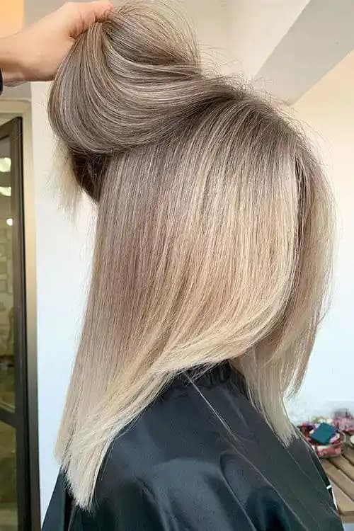 Küllü Kum Beji Saç Rengi: Doğal ve Şık Görünüm İçin Stil ve Bakım Rehberi