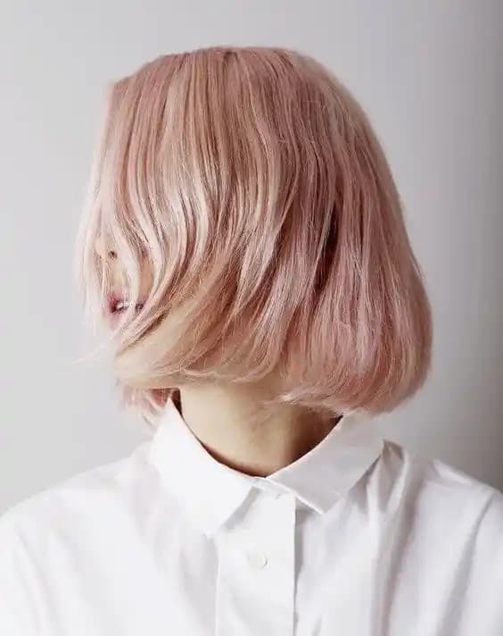 Küllü Pembe Saç Rengi: Modern Güzellik Trendlerinin Şık ve Zarif Bir Parçası