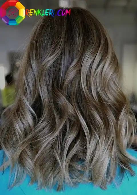 Küllü Yeşil Saç Rengi Trendleri ve Bakım İpuçlarıyla Doğal ve Şık Görünüm