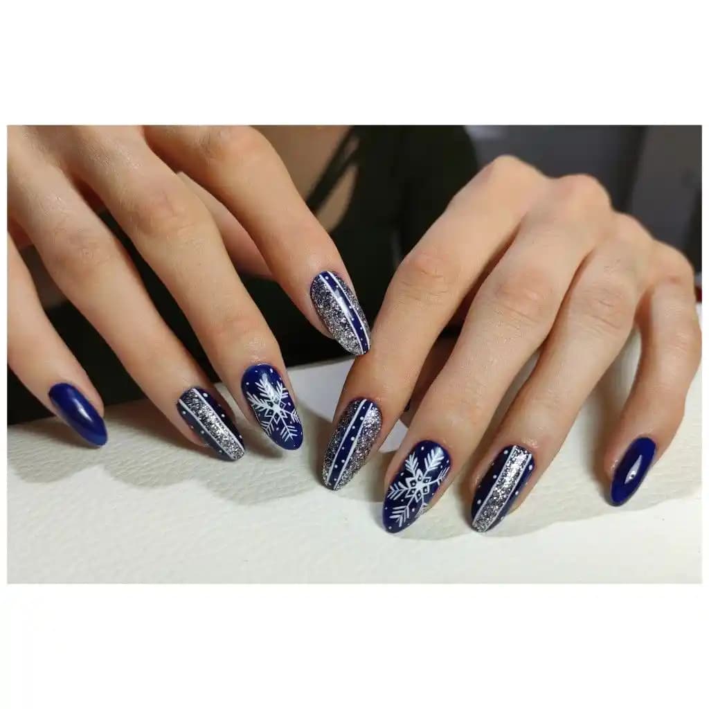 Lacivert Protez Tırnak: Modern ve Şık Görünüm İçin Güncel Trendler ve Uygulama İpuçları