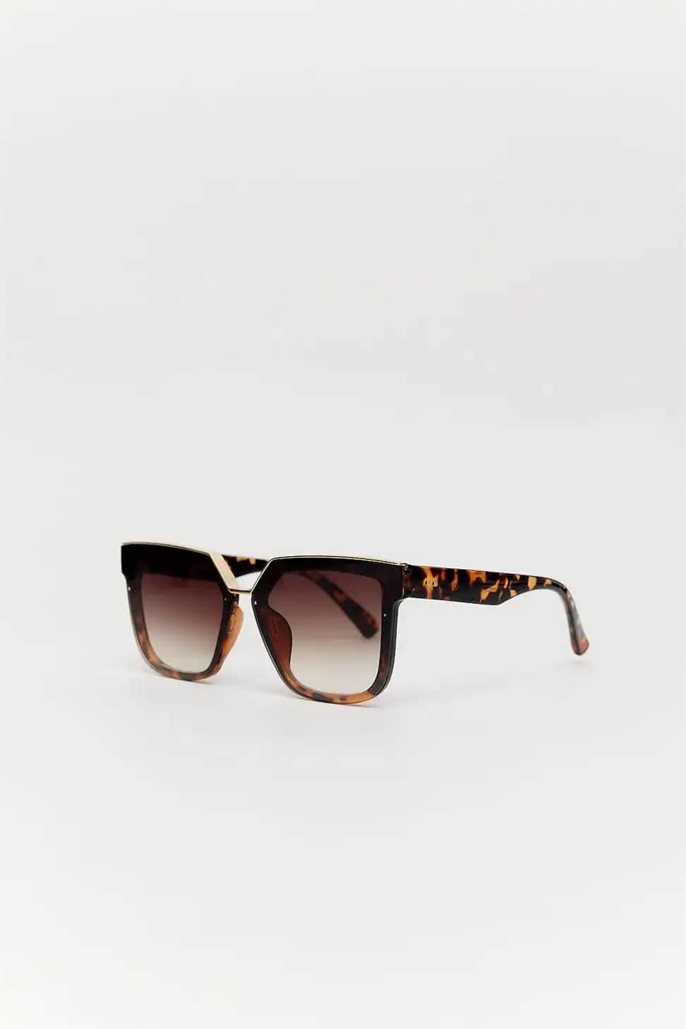 Leopar Güneş Gözlüğü Modada Cesur ve Şık Bir Stil İfadesi Sunar