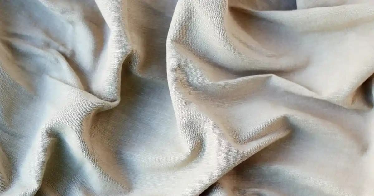 Loreal Paris Yüz Temizleme Sütü: Hassas Ciltler İçin Nazik ve Etkili Temizlik Çözümü