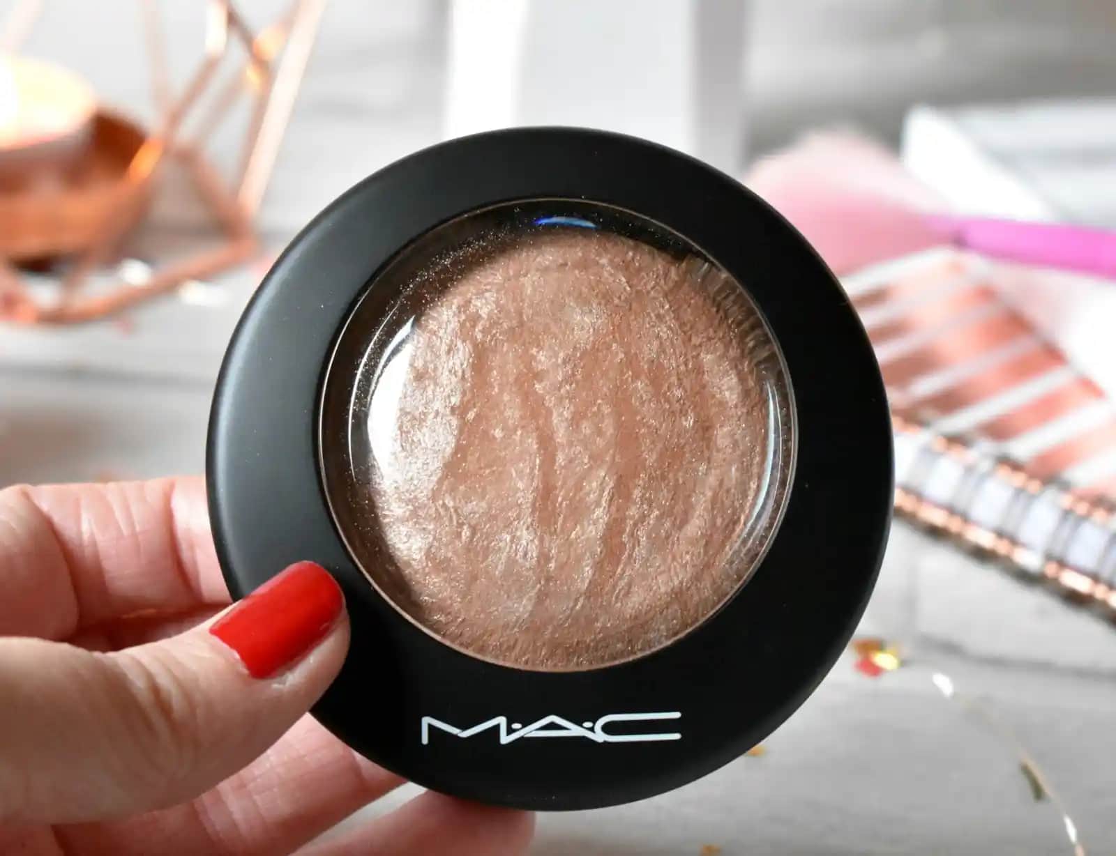 Mac Soft and Gentle Aydınlatıcı ile Doğal Parlaklık ve Zarif Görünüm Yaratın