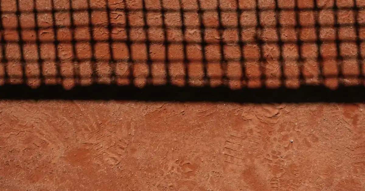 Maybelline Color Show 105 Oje: Canlı ve Parlak Kırmızı Tonuyla Makyajda Fark Yaratın