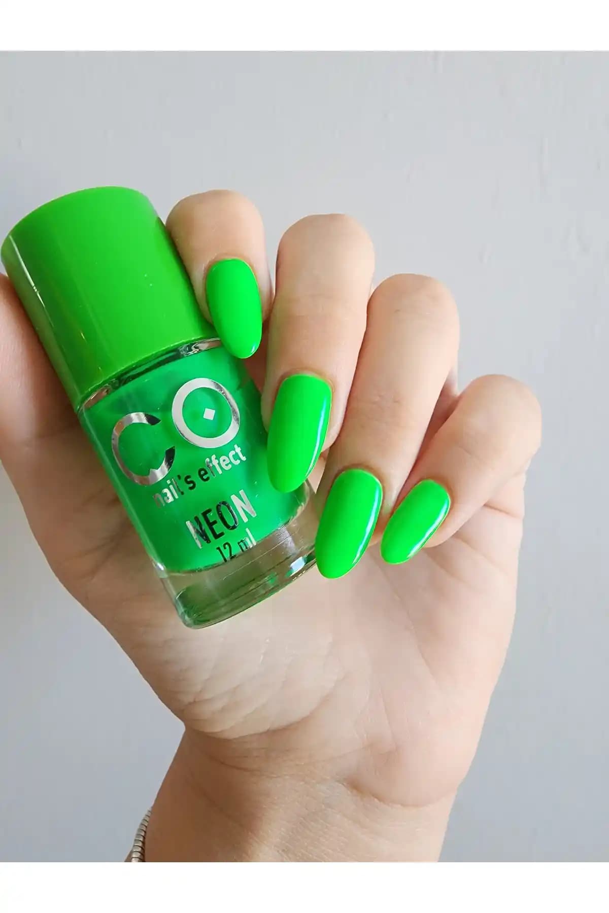 Neon Oje Trendleri ve Kullanım İpuçları: Parlak ve Çarpıcı Renklerle Stil Yaratın